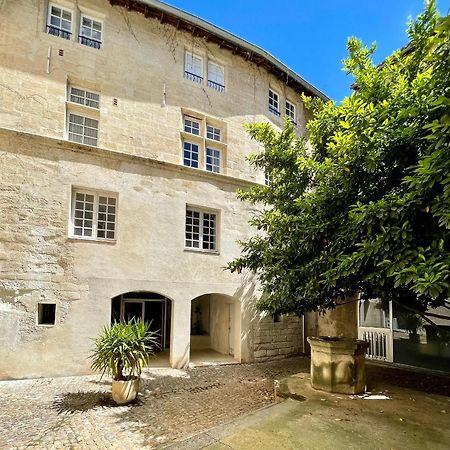 Appartement Aux Pieds Du Palais Des Papes. أفينيون المظهر الخارجي الصورة