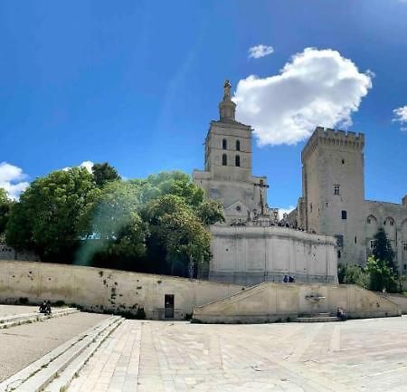 Appartement Aux Pieds Du Palais Des Papes. أفينيون المظهر الخارجي الصورة