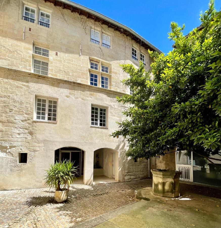 Appartement Aux Pieds Du Palais Des Papes. أفينيون المظهر الخارجي الصورة