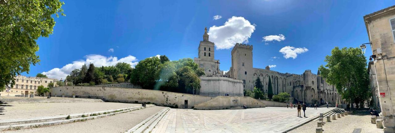 Appartement Aux Pieds Du Palais Des Papes. أفينيون المظهر الخارجي الصورة